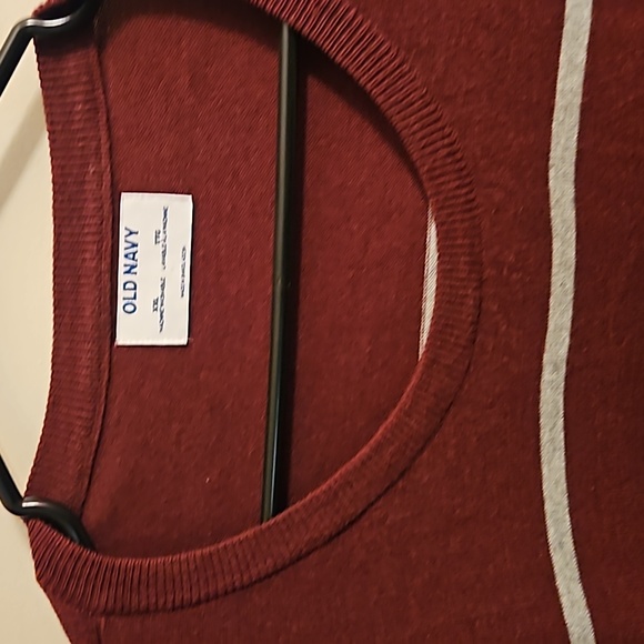 Old navy sweatshirt - Picture 2 of 3